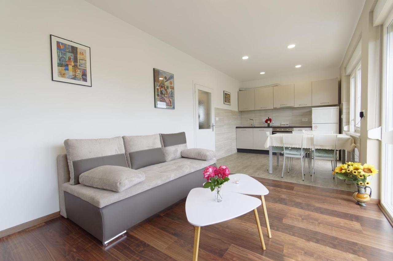Apartment Patrik By Rent Istria Umag Eksteriør bilde